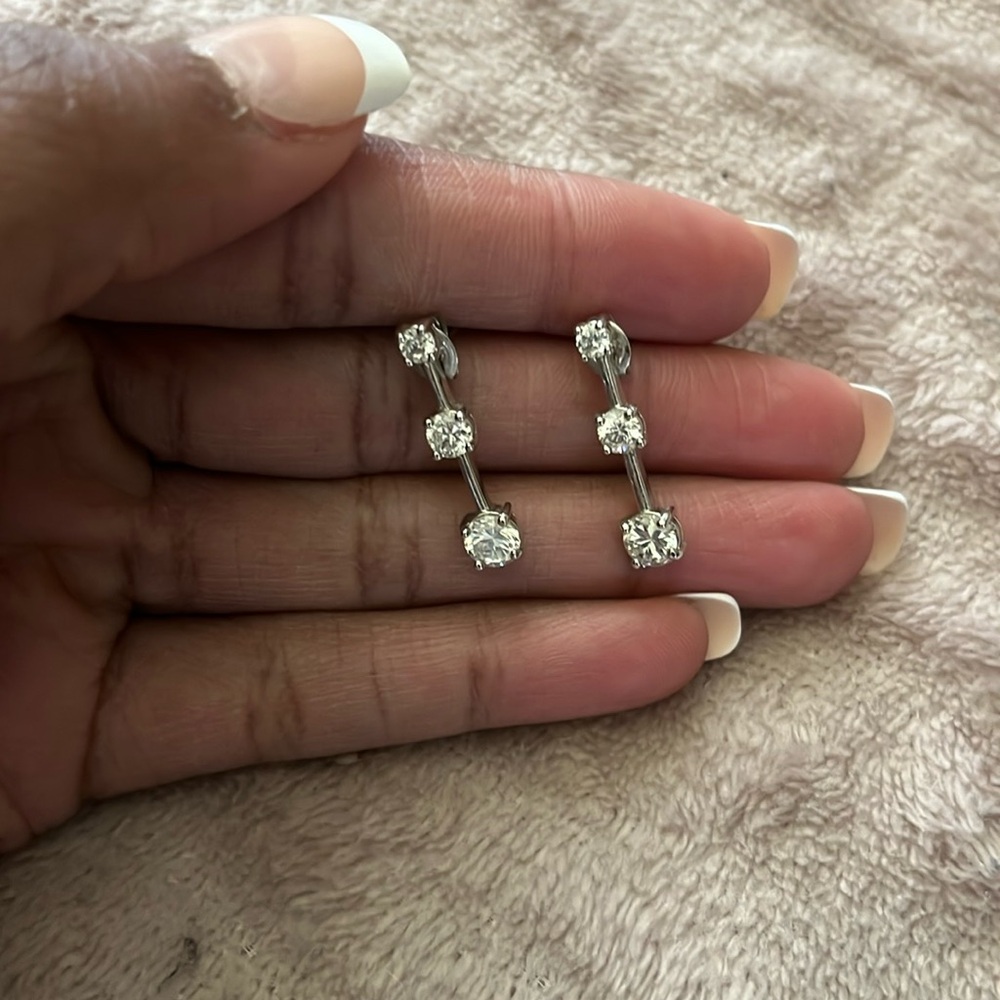 ✨PRICE DROP✨Studded earrings